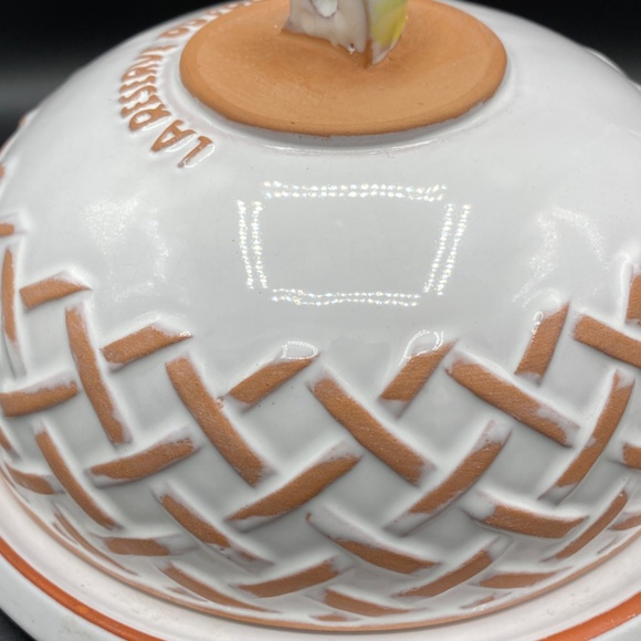 Terracotta Cheese Keeper partially glazed in white ceramic.  Plate and dome. - Picture 3 of 4